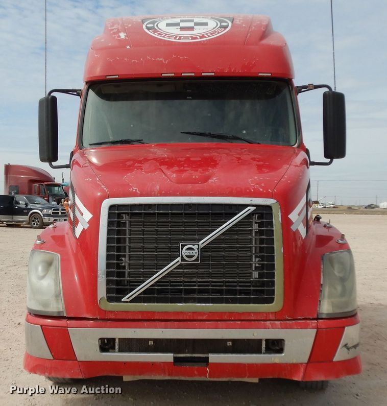 image for item DH2405 2009 Volvo VNL semi truck