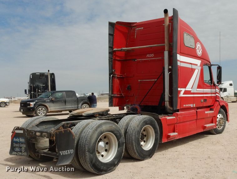 image for item DH2405 2009 Volvo VNL semi truck