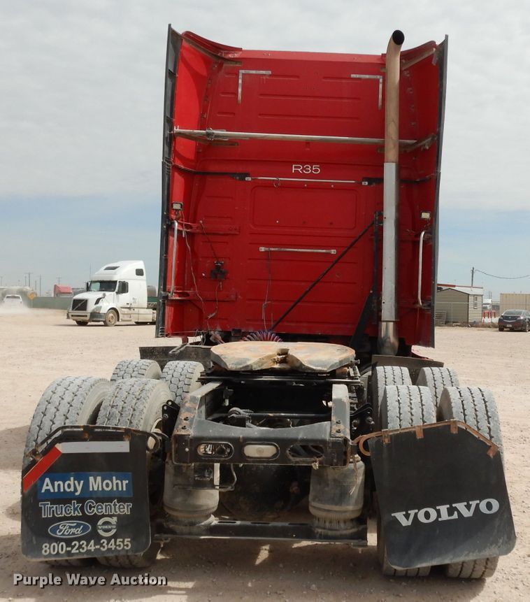 image for item DH2405 2009 Volvo VNL semi truck