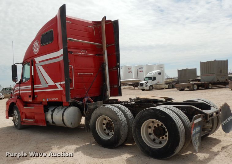 image for item DH2405 2009 Volvo VNL semi truck