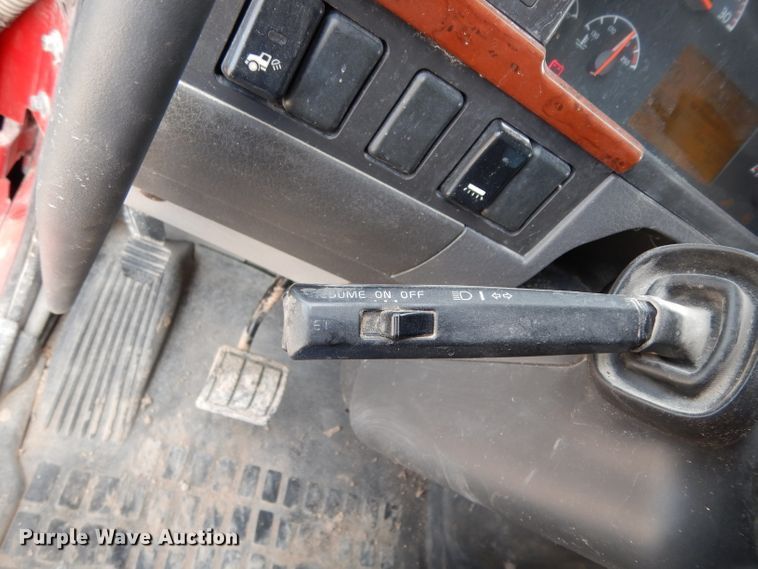 image for item DH2405 2009 Volvo VNL semi truck