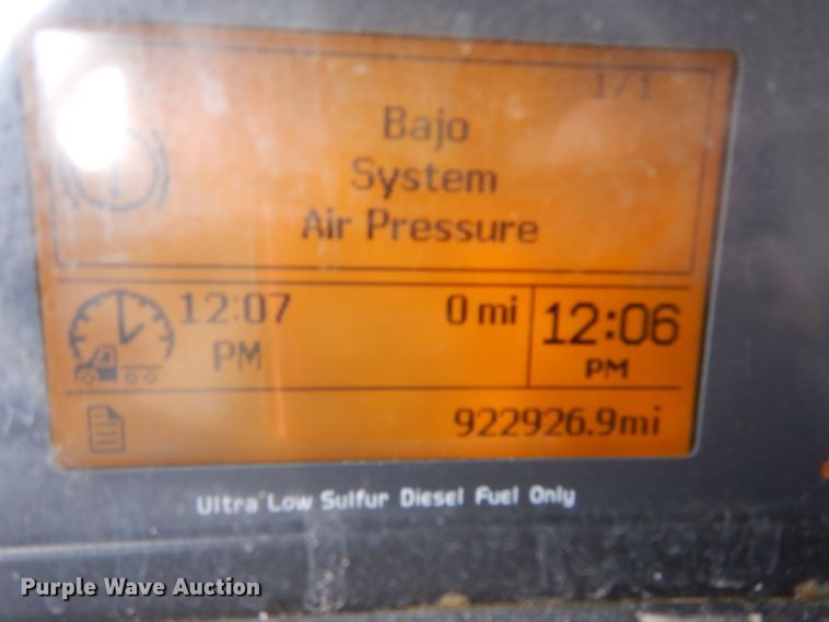 image for item DH2405 2009 Volvo VNL semi truck