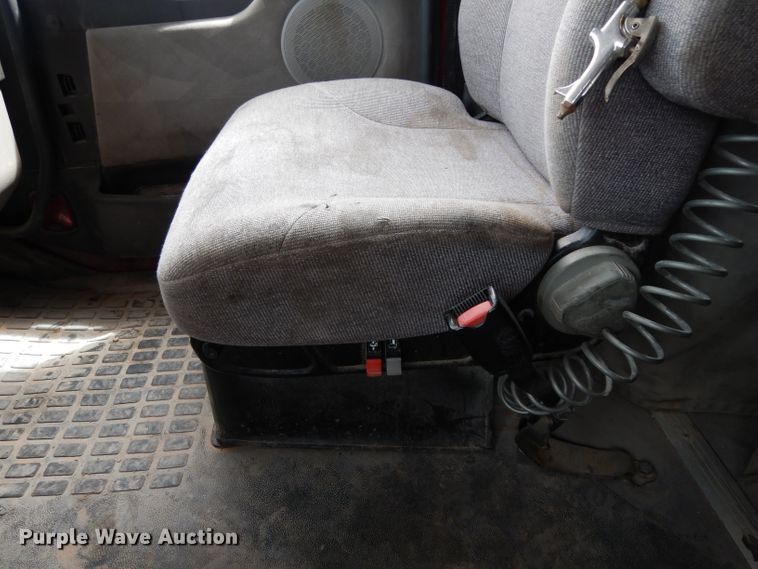 image for item DH2405 2009 Volvo VNL semi truck