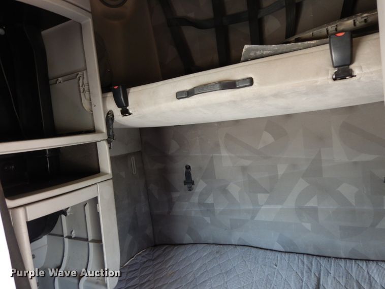 image for item DH2405 2009 Volvo VNL semi truck