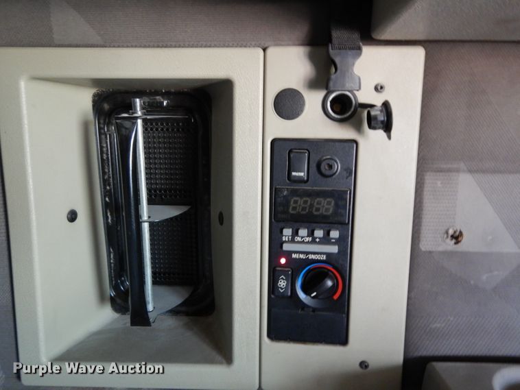 image for item DH2405 2009 Volvo VNL semi truck