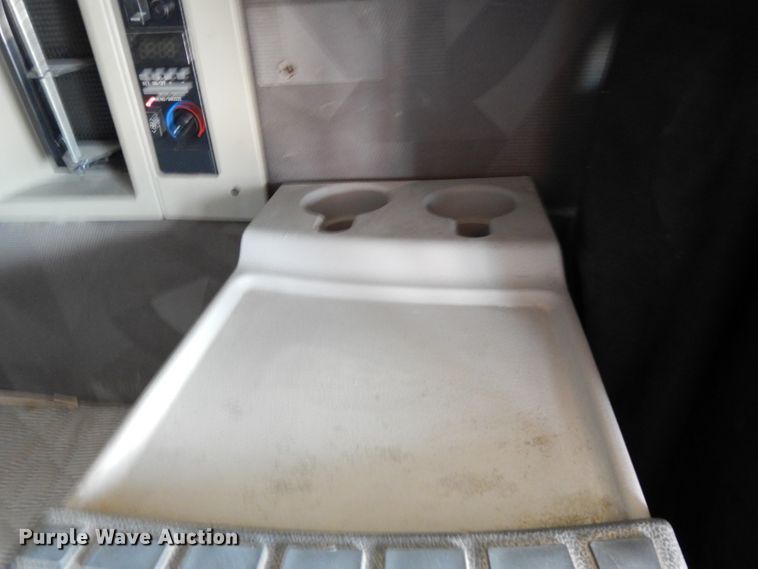 image for item DH2405 2009 Volvo VNL semi truck