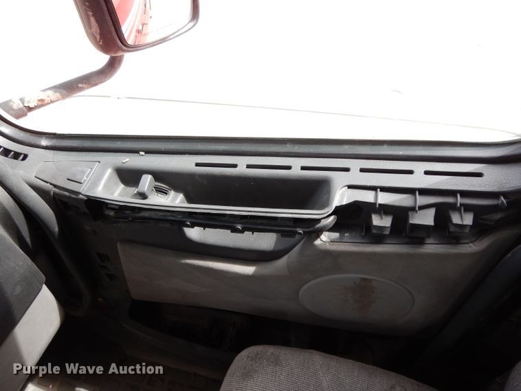 image for item DH2405 2009 Volvo VNL semi truck