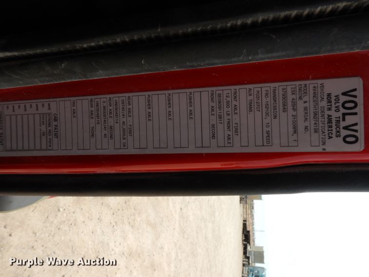 image for item DH2405 2009 Volvo VNL semi truck