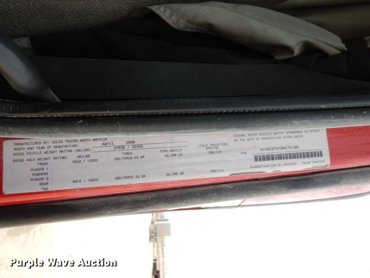 image for item DH2405 2009 Volvo VNL semi truck