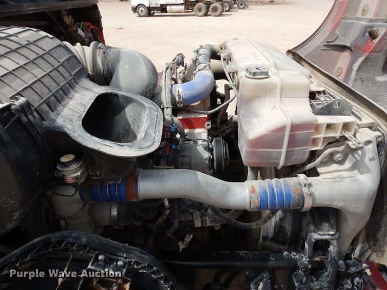 image for item DH2405 2009 Volvo VNL semi truck