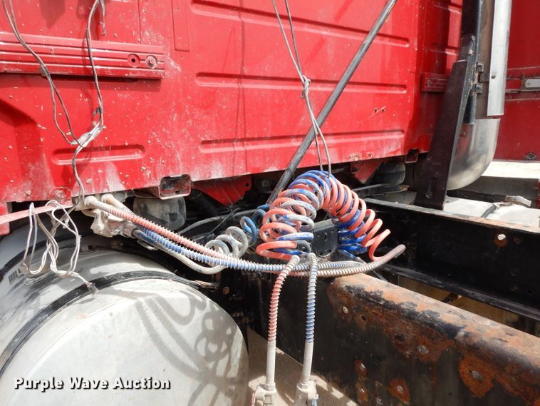 image for item DH2405 2009 Volvo VNL semi truck