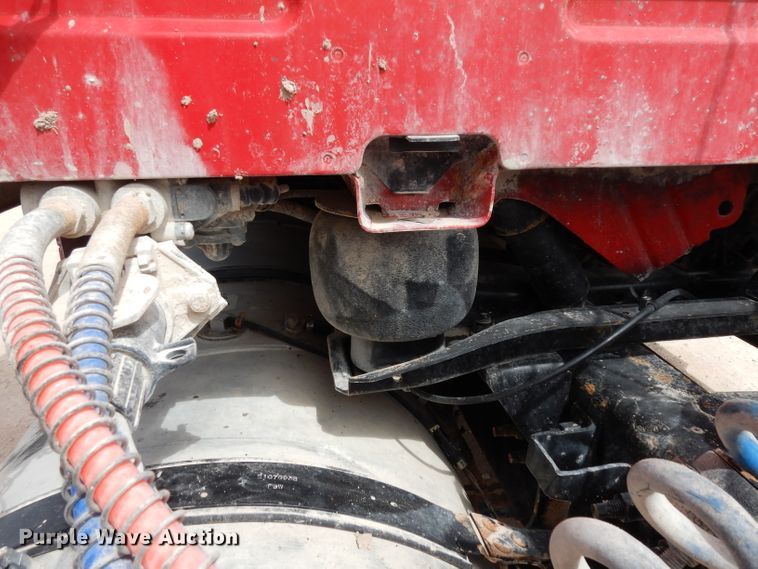 image for item DH2405 2009 Volvo VNL semi truck