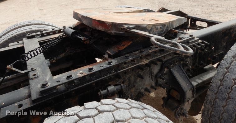 image for item DH2405 2009 Volvo VNL semi truck