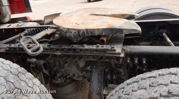 image for item DH2405 2009 Volvo VNL semi truck