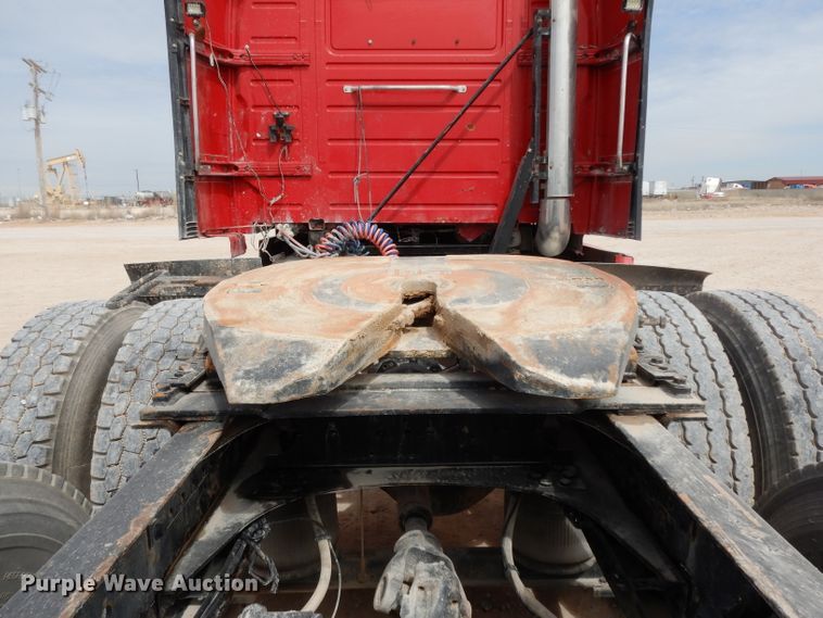 image for item DH2405 2009 Volvo VNL semi truck