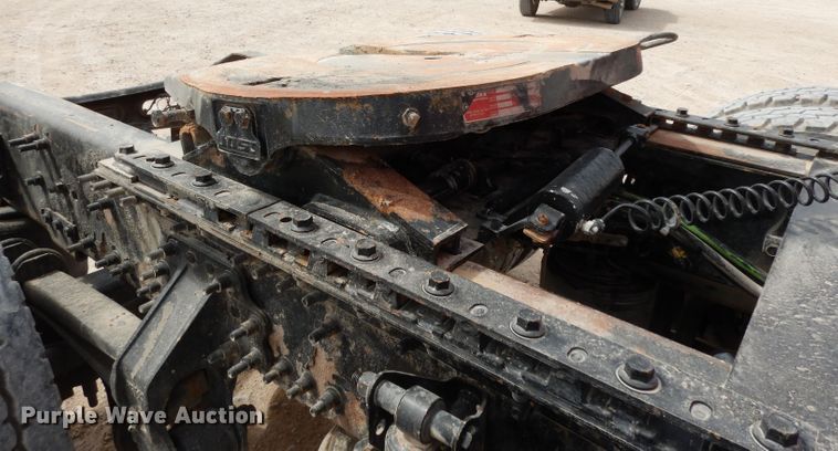 image for item DH2405 2009 Volvo VNL semi truck