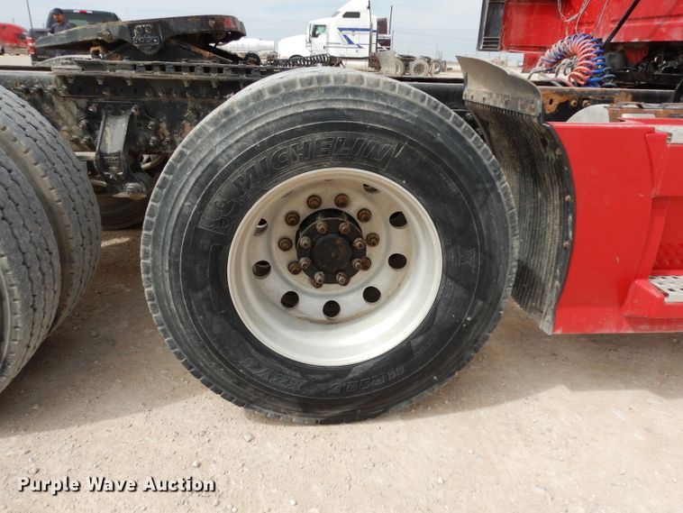 image for item DH2405 2009 Volvo VNL semi truck