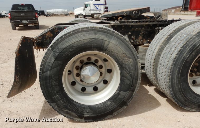 image for item DH2405 2009 Volvo VNL semi truck