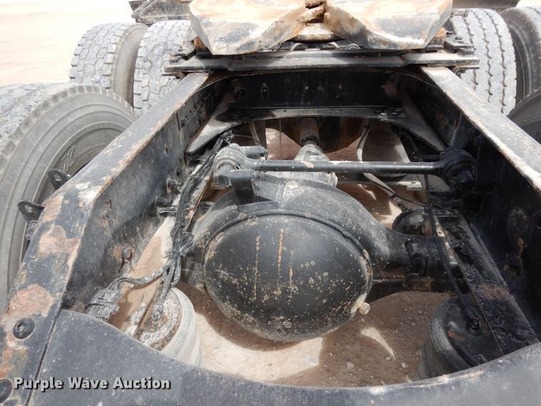 image for item DH2405 2009 Volvo VNL semi truck