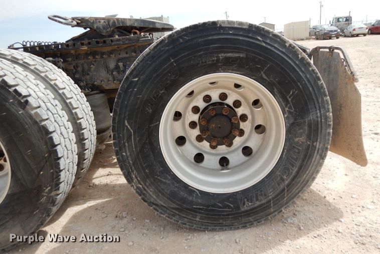 image for item DH2405 2009 Volvo VNL semi truck