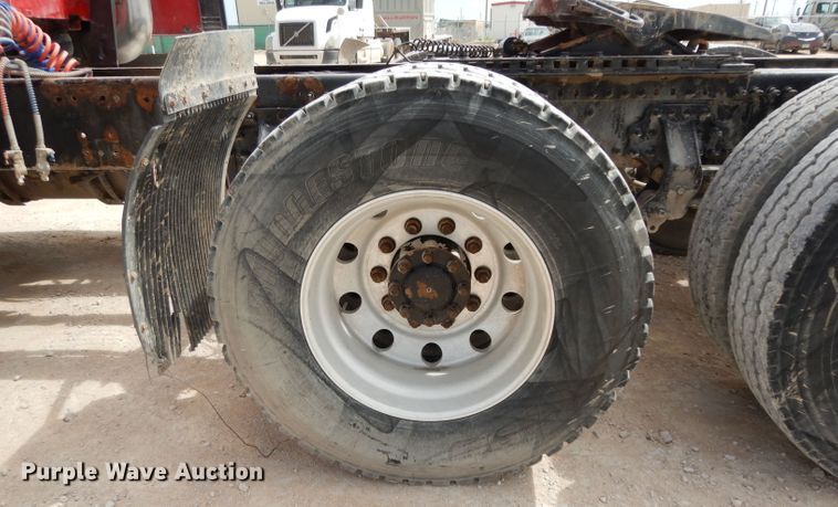 image for item DH2405 2009 Volvo VNL semi truck