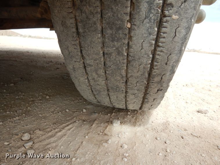 image for item DH2405 2009 Volvo VNL semi truck