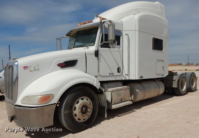 image for item DH2406 2011 Peterbilt 386 semi truck