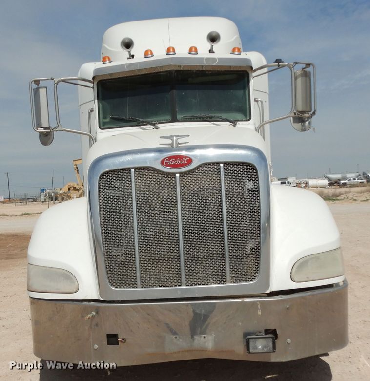 image for item DH2406 2011 Peterbilt 386 semi truck