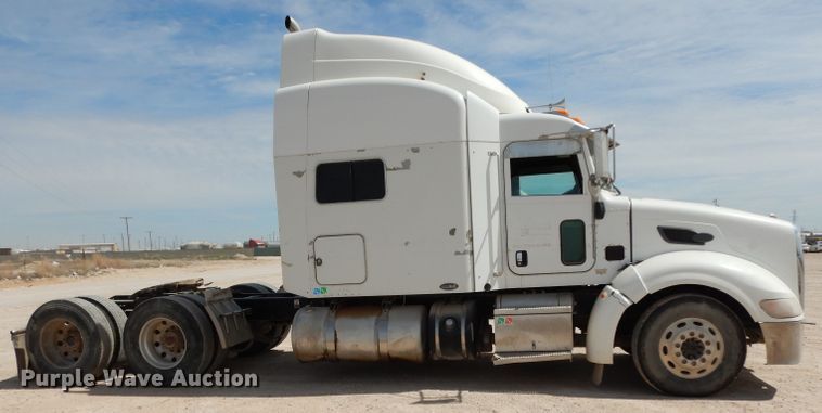 image for item DH2406 2011 Peterbilt 386 semi truck