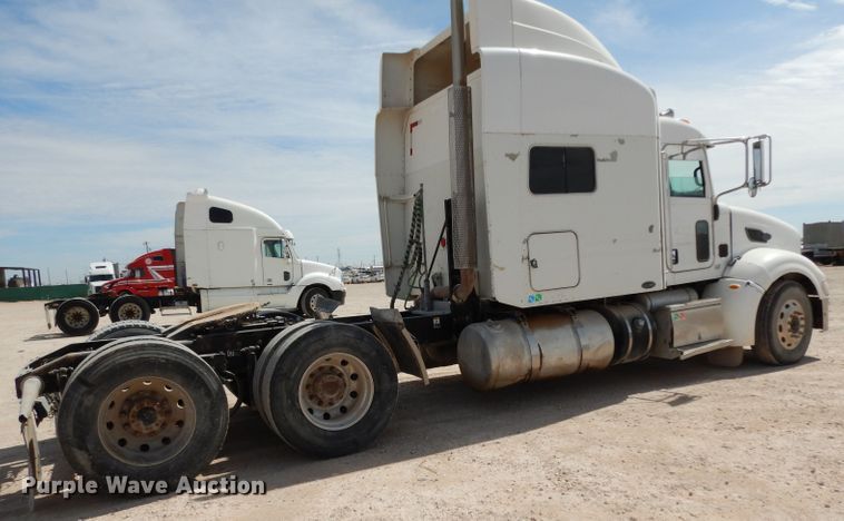 image for item DH2406 2011 Peterbilt 386 semi truck