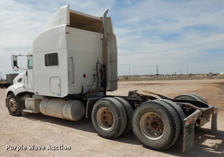 image for item DH2406 2011 Peterbilt 386 semi truck
