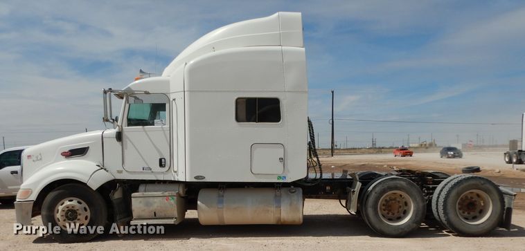 image for item DH2406 2011 Peterbilt 386 semi truck