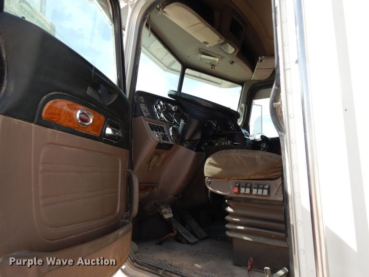 image for item DH2406 2011 Peterbilt 386 semi truck