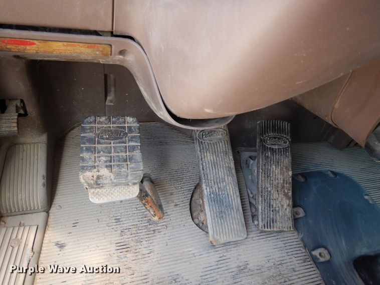 image for item DH2406 2011 Peterbilt 386 semi truck