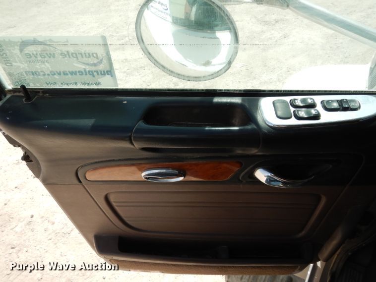 image for item DH2406 2011 Peterbilt 386 semi truck