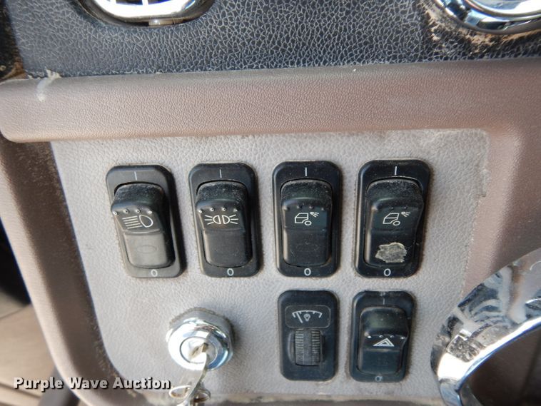 image for item DH2406 2011 Peterbilt 386 semi truck