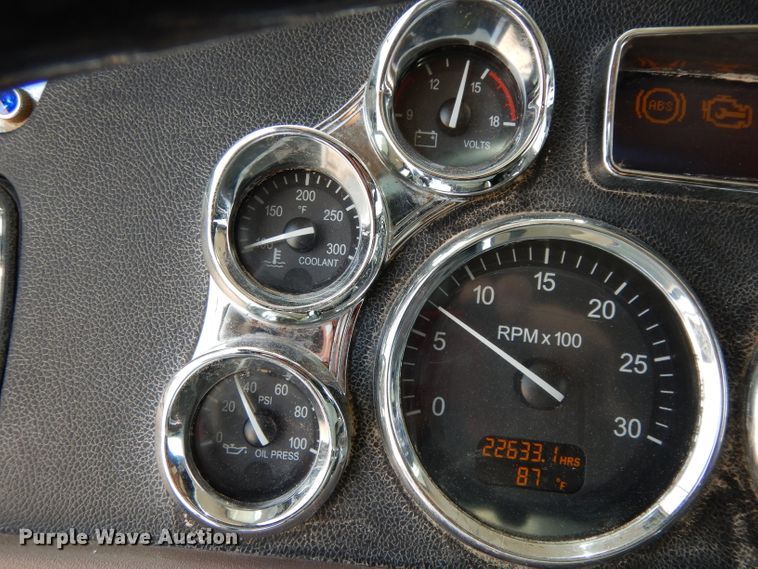 image for item DH2406 2011 Peterbilt 386 semi truck