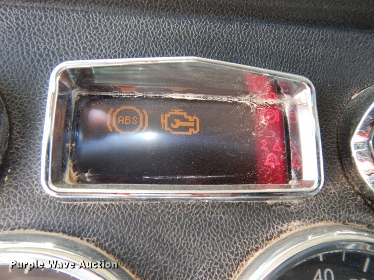 image for item DH2406 2011 Peterbilt 386 semi truck