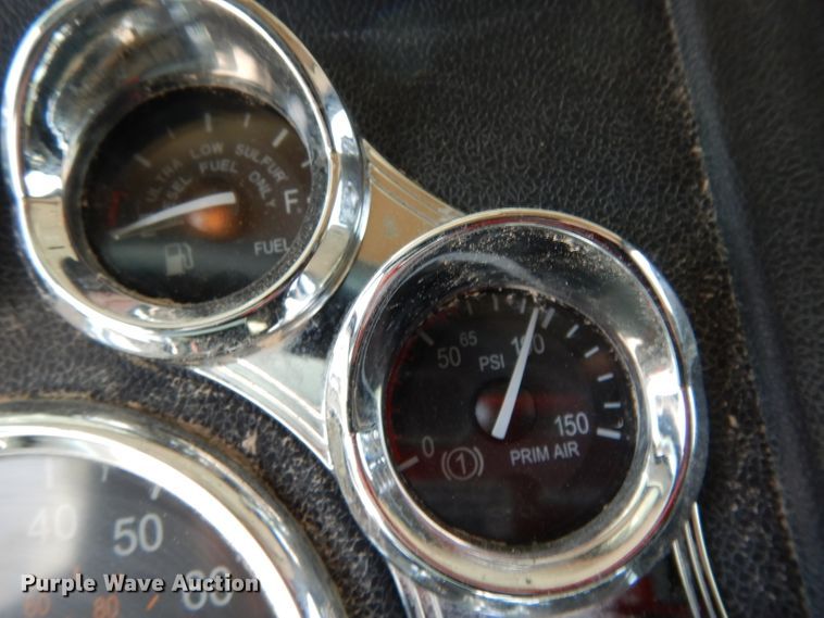 image for item DH2406 2011 Peterbilt 386 semi truck