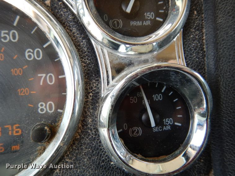 image for item DH2406 2011 Peterbilt 386 semi truck