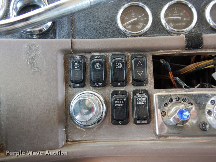 image for item DH2406 2011 Peterbilt 386 semi truck