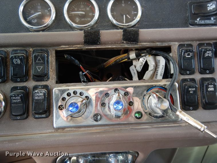 image for item DH2406 2011 Peterbilt 386 semi truck