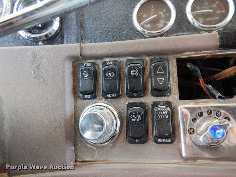 image for item DH2406 2011 Peterbilt 386 semi truck