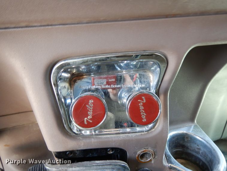 image for item DH2406 2011 Peterbilt 386 semi truck