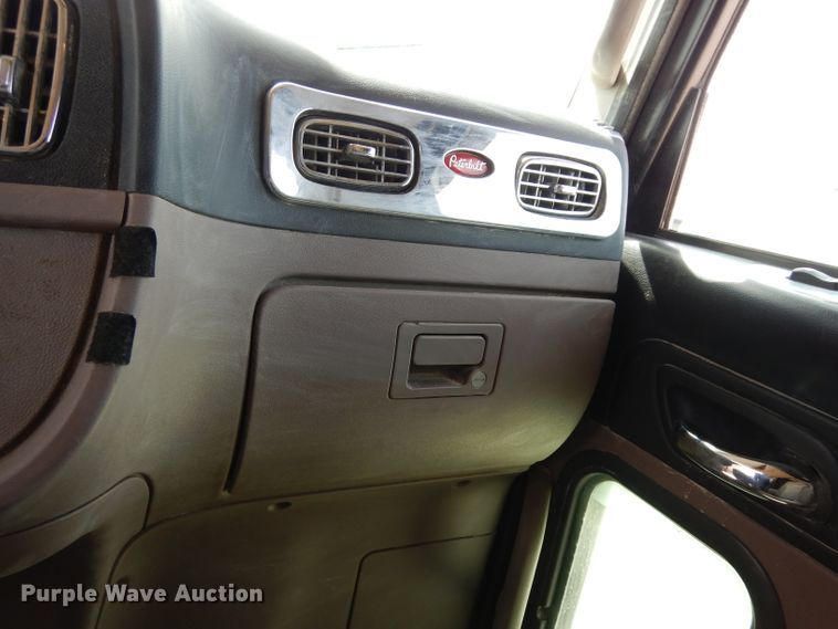 image for item DH2406 2011 Peterbilt 386 semi truck