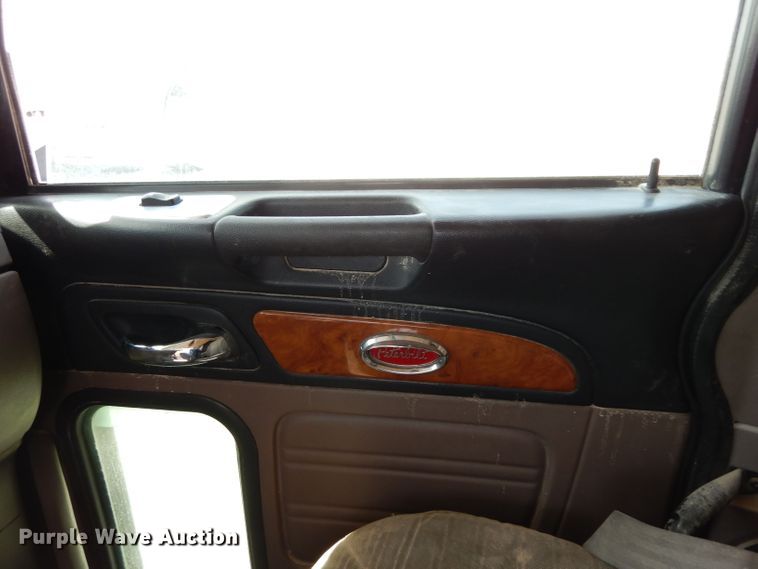 image for item DH2406 2011 Peterbilt 386 semi truck
