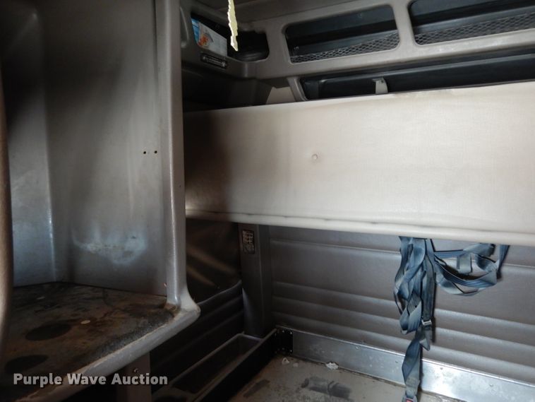 image for item DH2406 2011 Peterbilt 386 semi truck