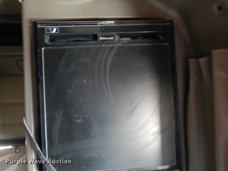 image for item DH2406 2011 Peterbilt 386 semi truck