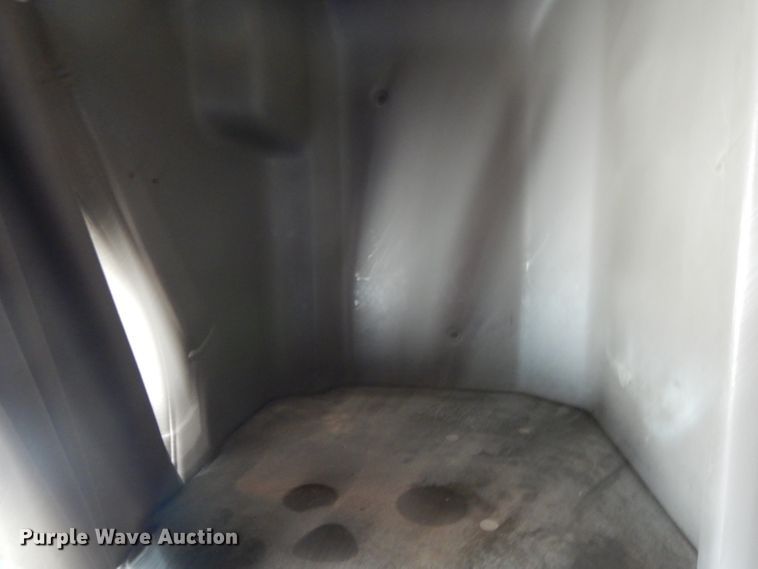 image for item DH2406 2011 Peterbilt 386 semi truck