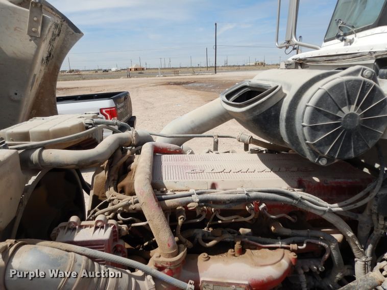 image for item DH2406 2011 Peterbilt 386 semi truck